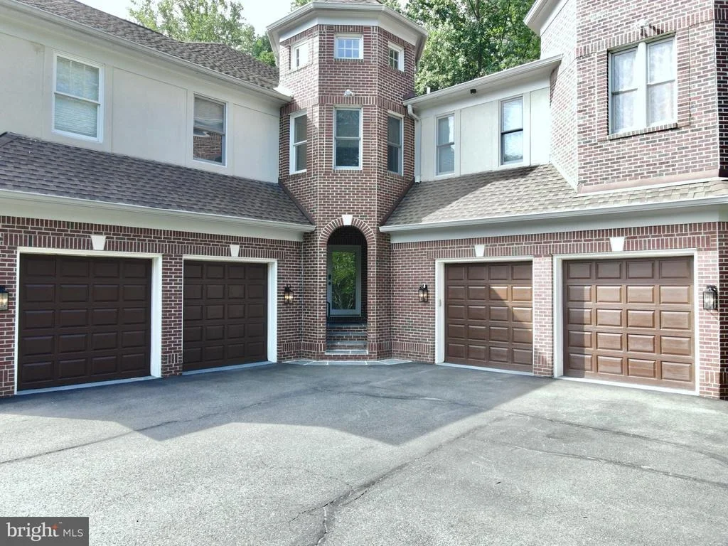 Photo of 6403 BURKE WOODS DRIVE
