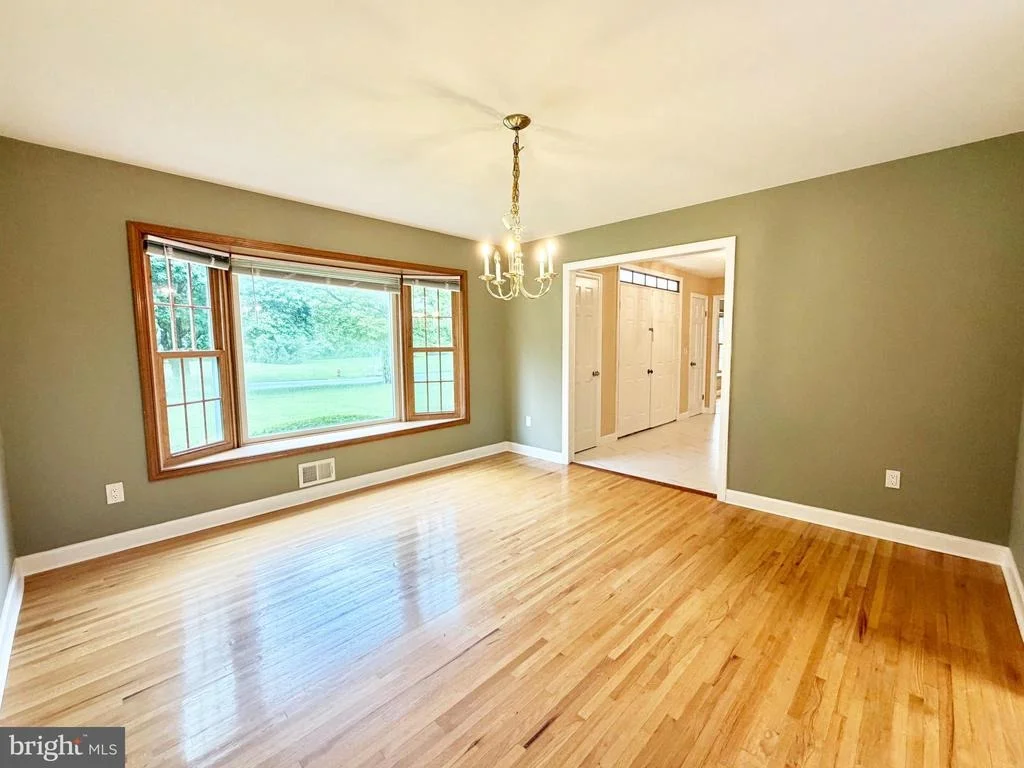 Photo of 8 EVANS DRIVE