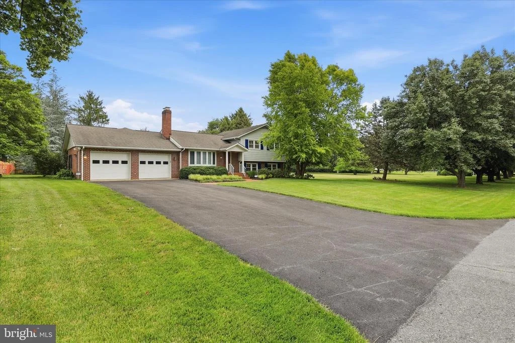 Photo of 6796 SUNNYBROOK DRIVE