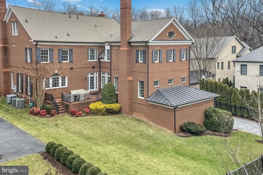 Photo of 1935 FOXVIEW CIRCLE NW