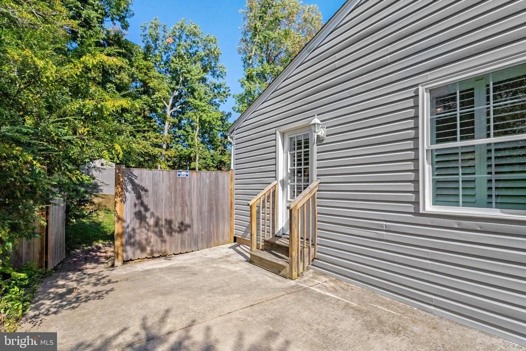 Photo of 6808 HOUNDMASTER ROAD