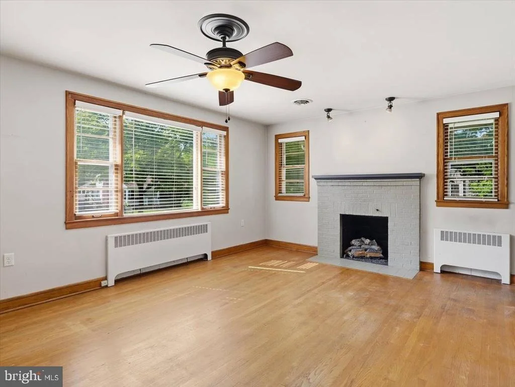 Photo of 939 VIEW STREET