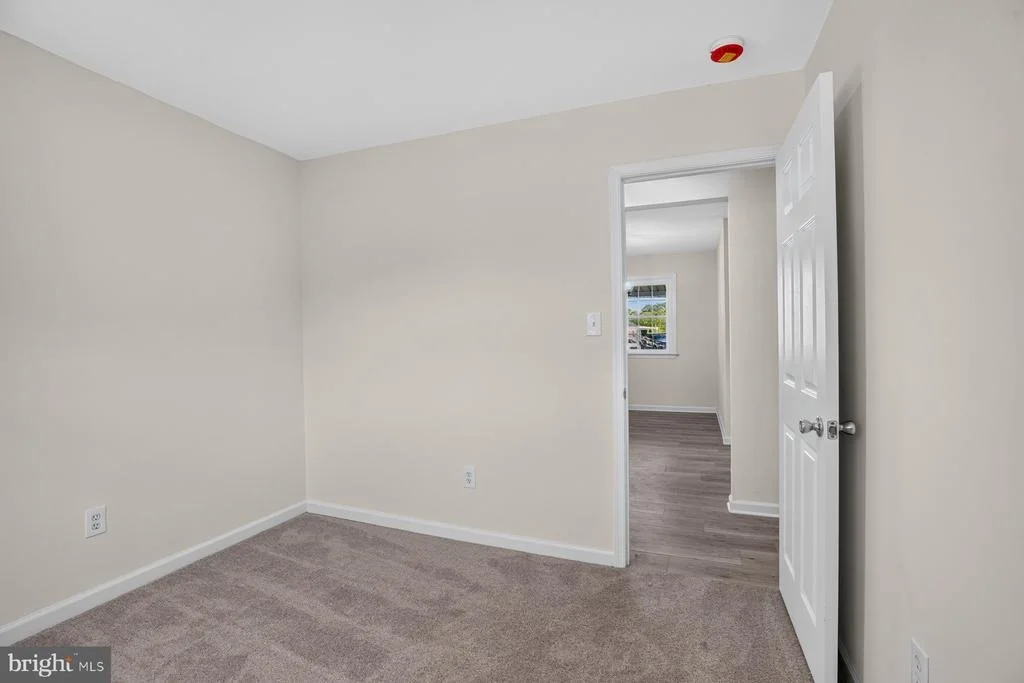 Photo of 6204 AUTH ROAD
