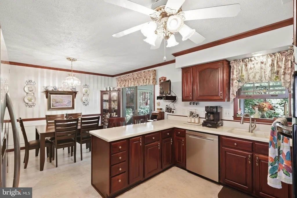 Photo of 24 SYDNEY CIRCLE
