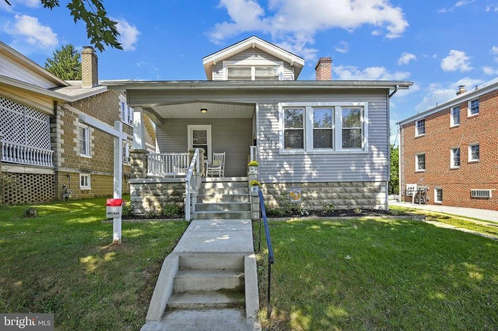 Photo of 607 ALDERSHOT ROAD
