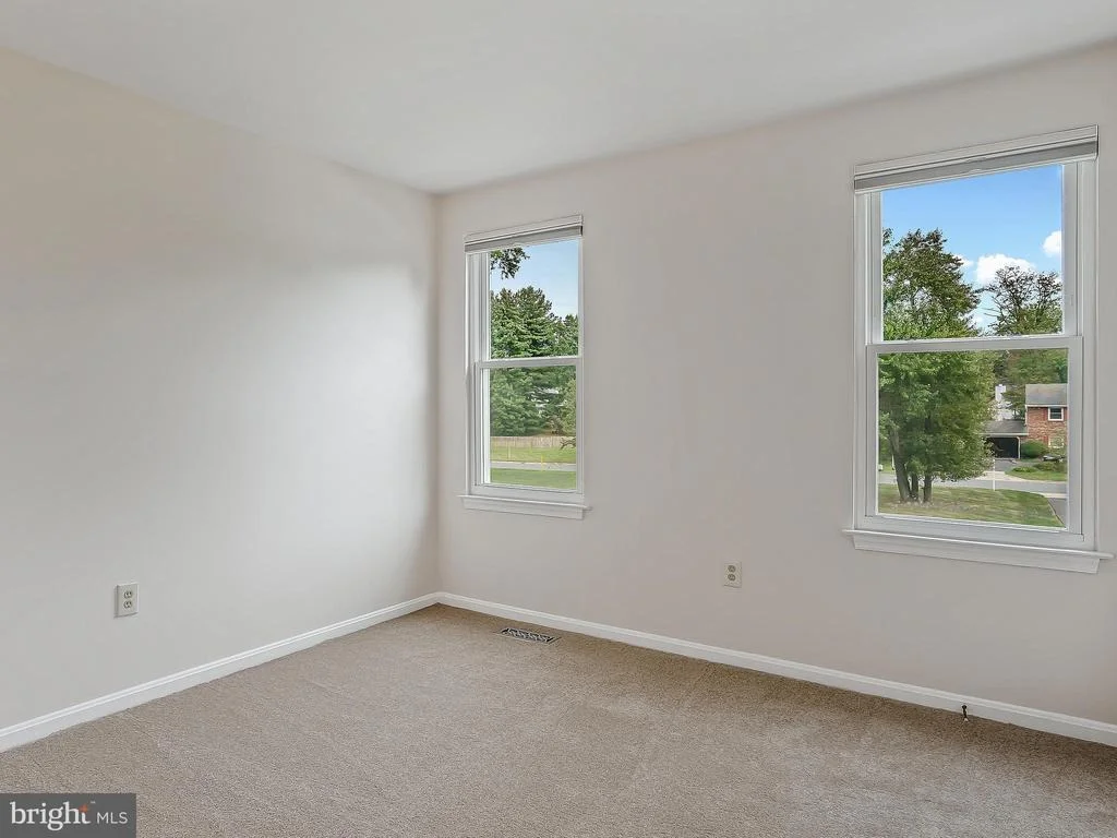 Photo of 18712 ROLLING ACRES WAY