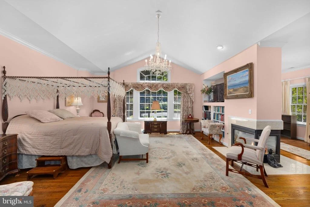 Photo of 897 CHINQUAPIN ROAD