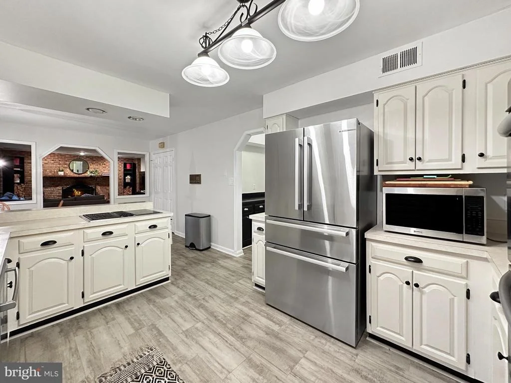 Photo of 325 SOAPSTONE LANE