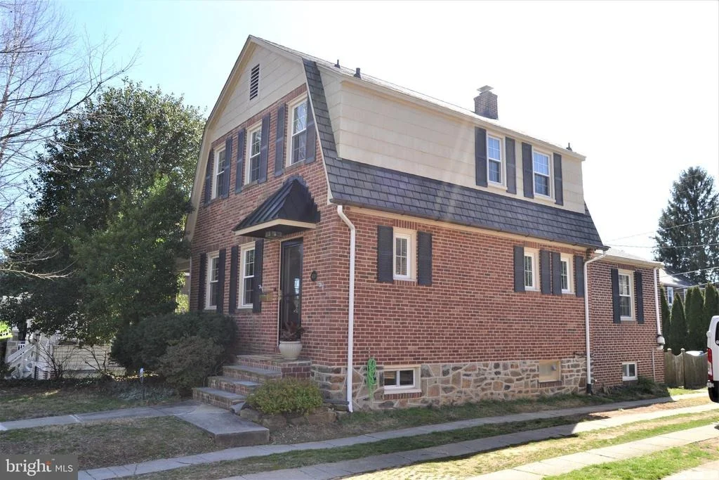 Photo of 620 ALDERSHOT ROAD