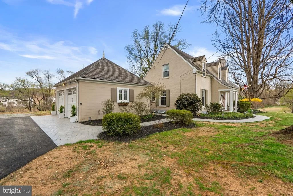 Photo of 16510 BATCHELLORS FOREST ROAD