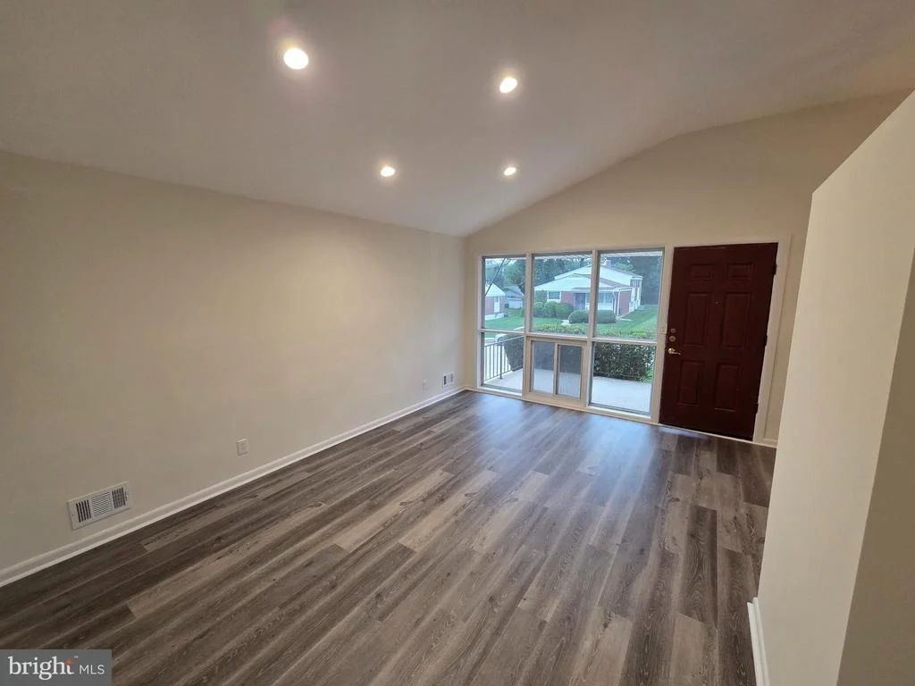Photo of 5912 WINNER AVENUE