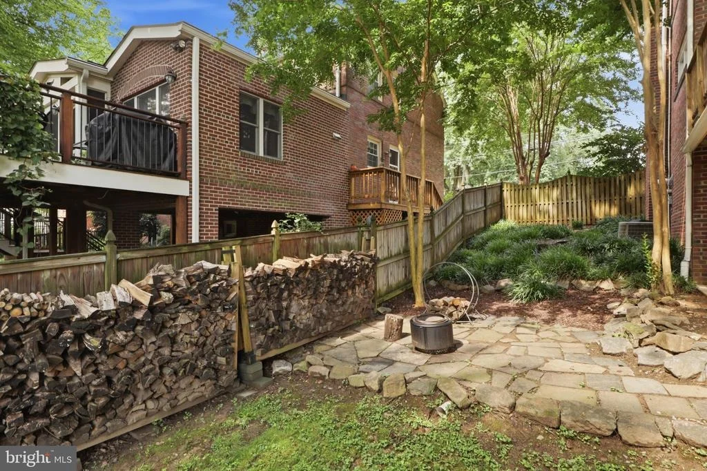 Photo of 10211 SUTHERLAND ROAD