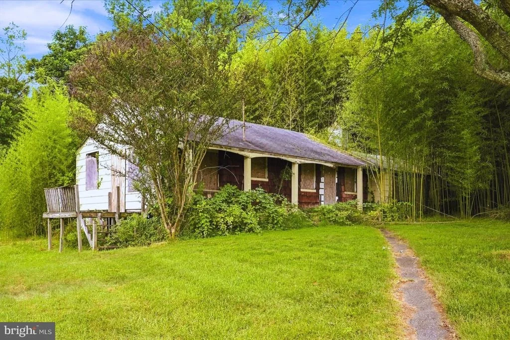 Photo of 5904 MUNCASTER MILL ROAD