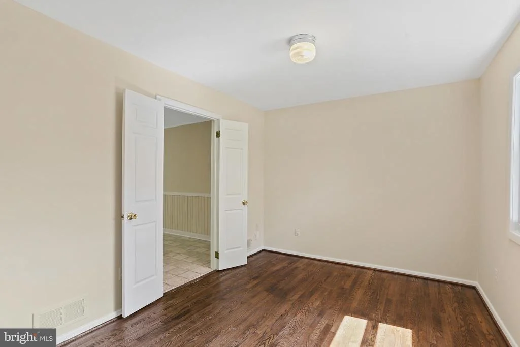 Photo of 1128 W NOLCREST DRIVE