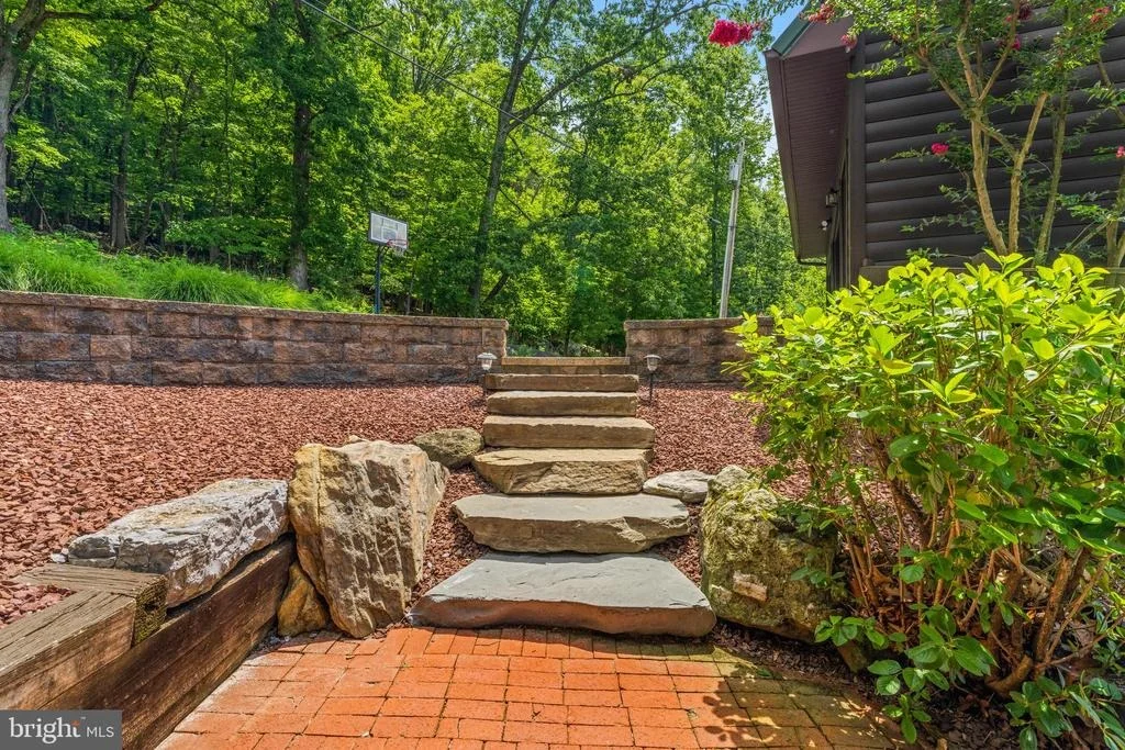 Photo of 9124 HAWBOTTOM ROAD