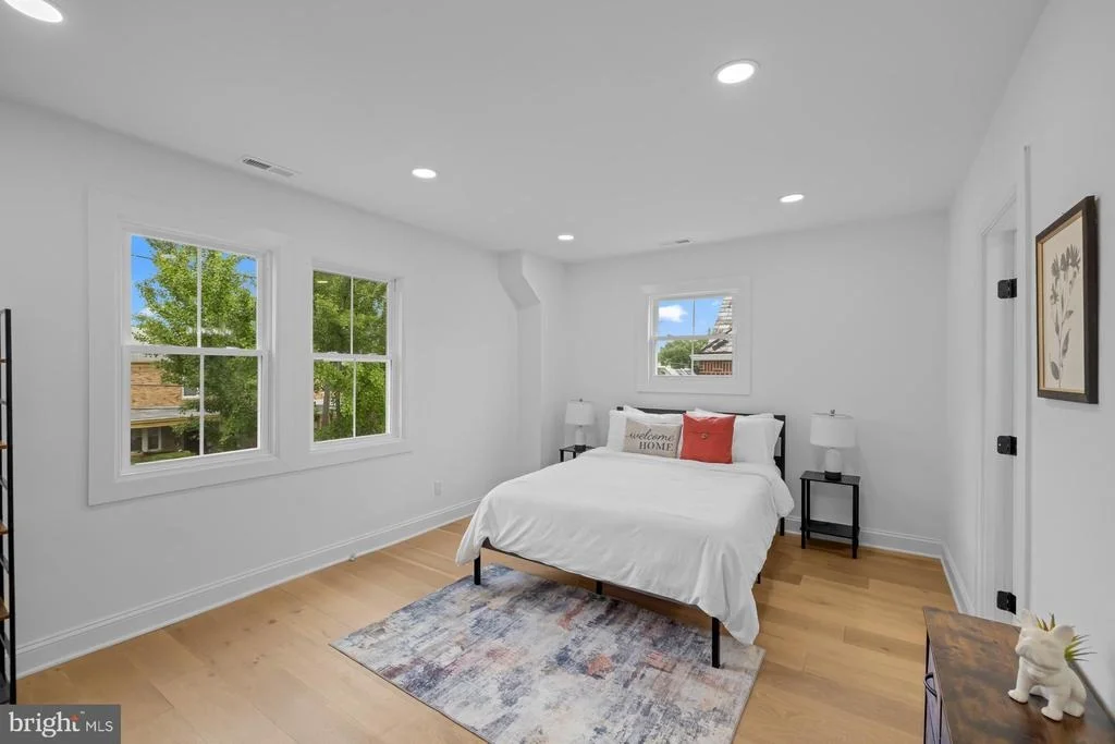 Photo of 536 ONEIDA PLACE NW