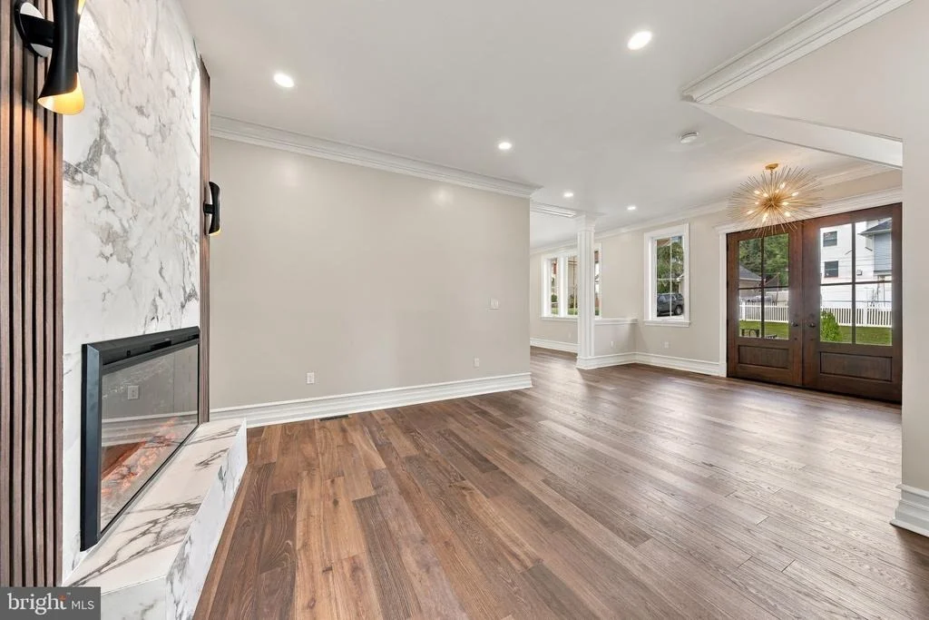 Photo of 230 E SUMMIT AVENUE