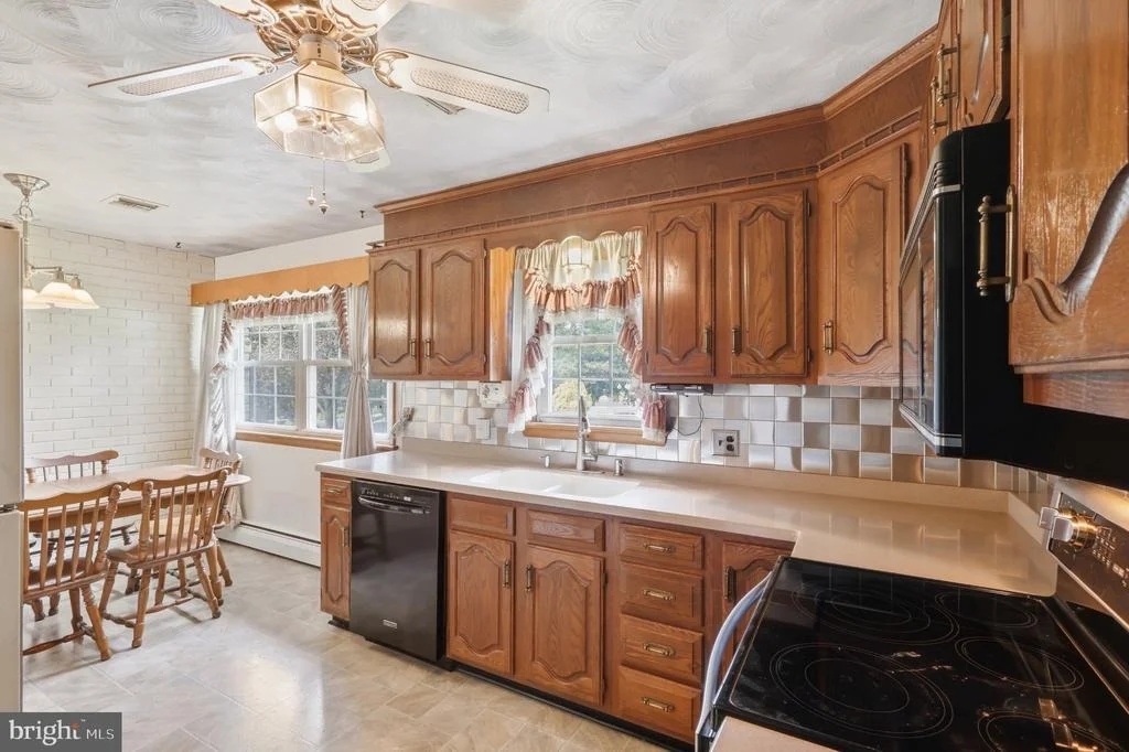 Photo of 5893 AMBAU ROAD