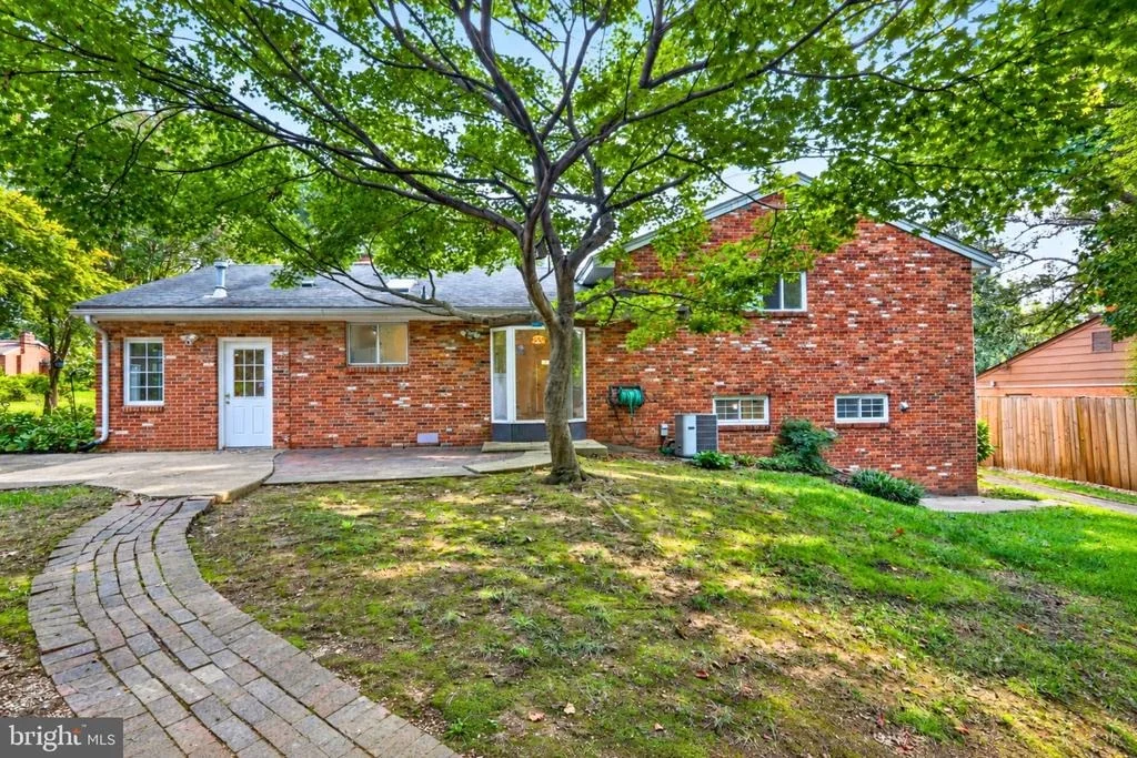 Photo of 5624 QUEENSBERRY AVENUE