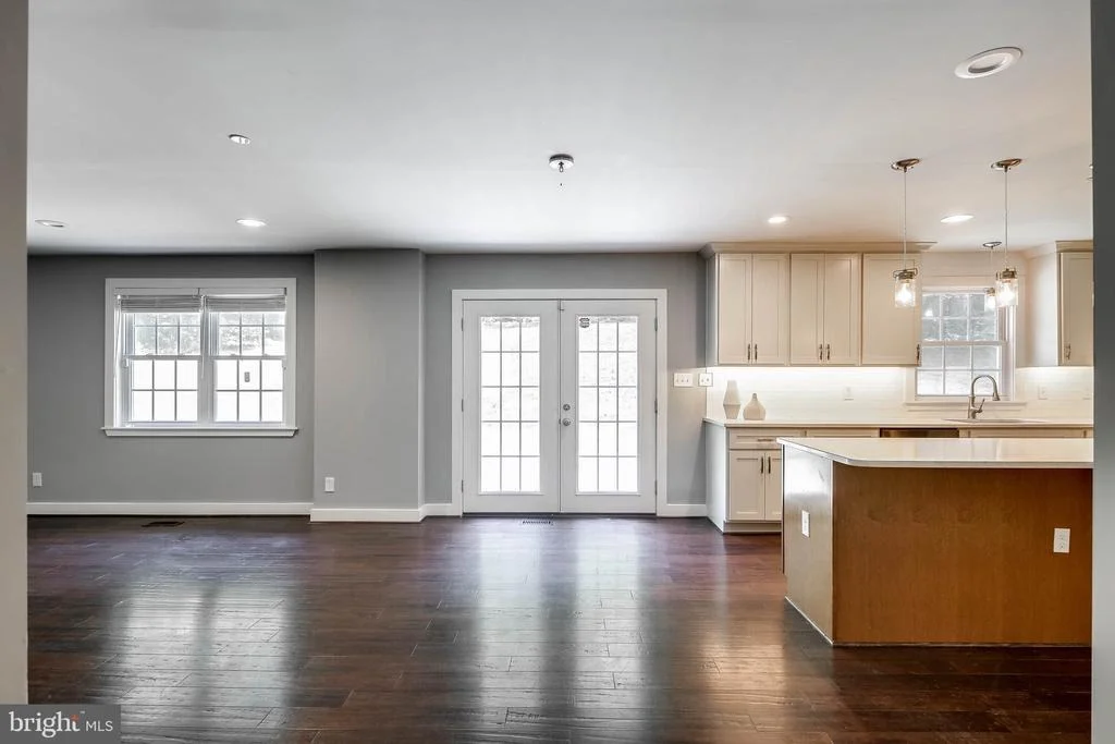 Photo of 3319 MAIL ROAD