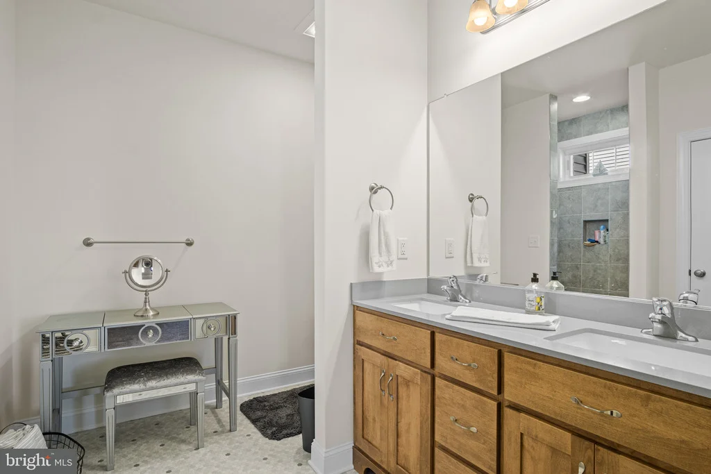 Photo of 226 UNIVERSITY DRIVE