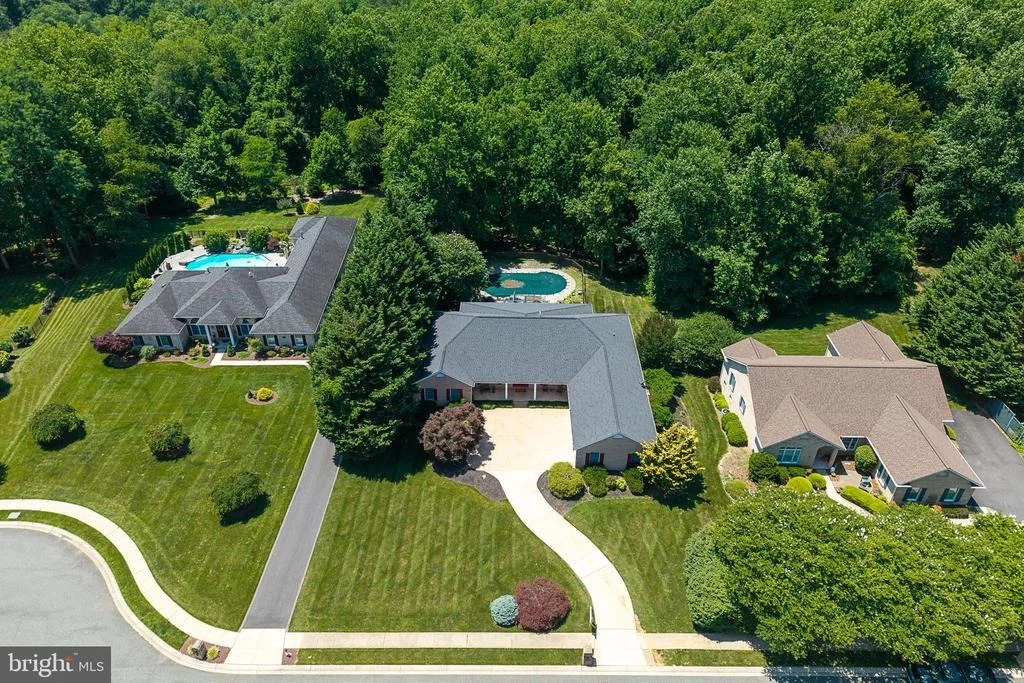 Photo of 922 SIDEHILL DRIVE