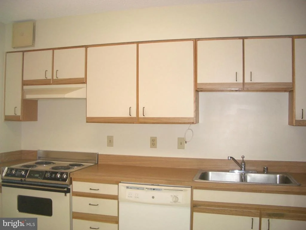 Photo of Unit 2619 at 15107 INTERLACHEN DRIVE