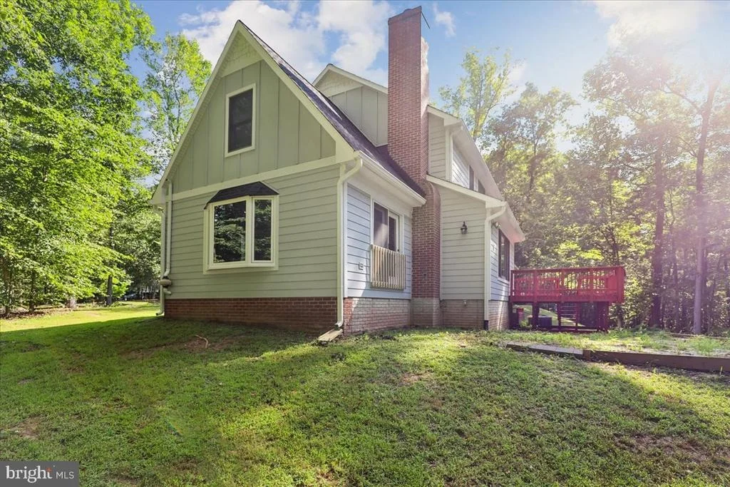 Photo of 8253 HONEYSUCKLE ROAD