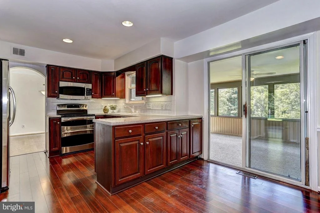 Photo of 18312 QUEEN ELIZABETH DRIVE