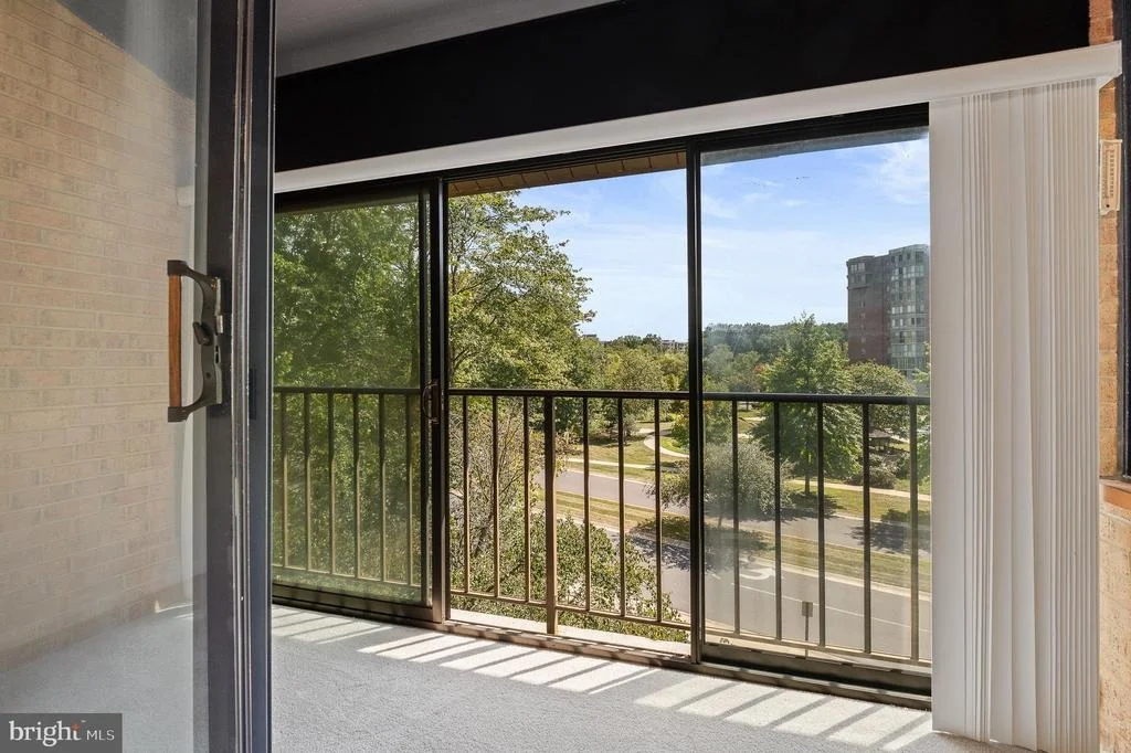 Photo of Unit 863E at 15301 PINE ORCHARD DRIVE
