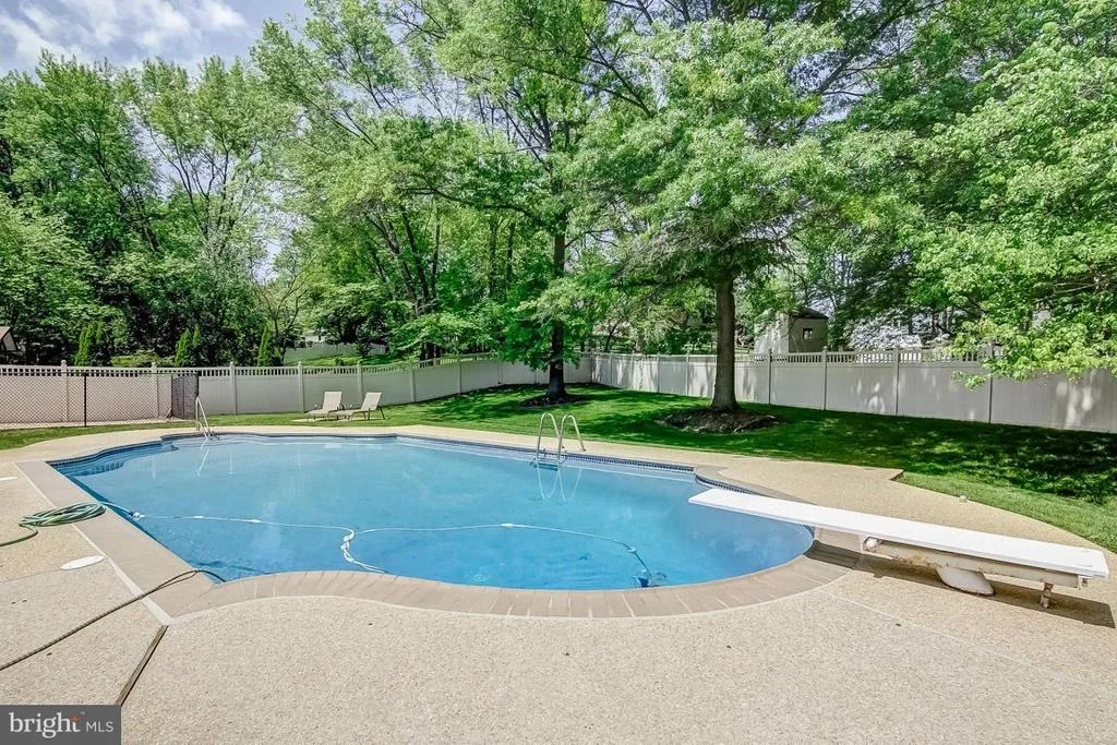 Photo of 2605 VILLAGE LANE