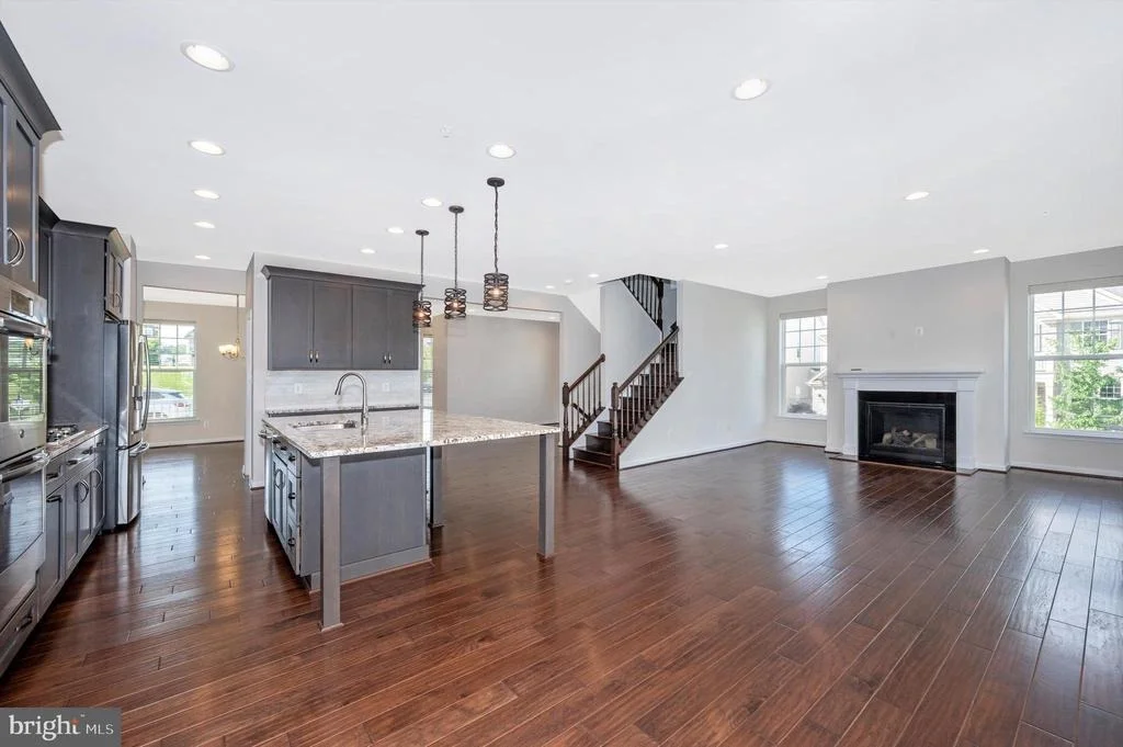Photo of 8420 CLIFFVIEW LANE