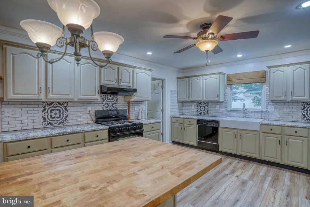 Photo of 956 JANEKA LANE