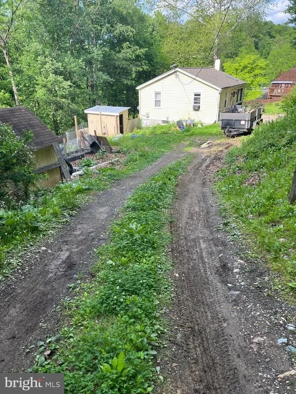 Photo of 106 E DEEP RUN ROAD