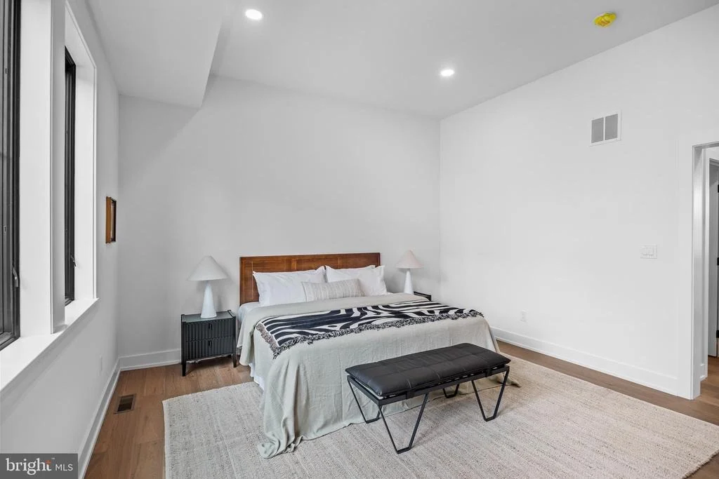 Photo of 8 CHAPEL AVE
