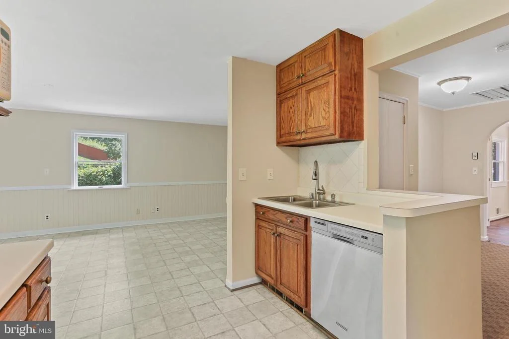 Photo of 1128 W NOLCREST DRIVE