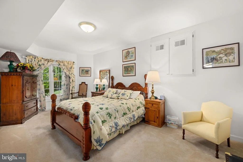 Photo of 897 CHINQUAPIN ROAD