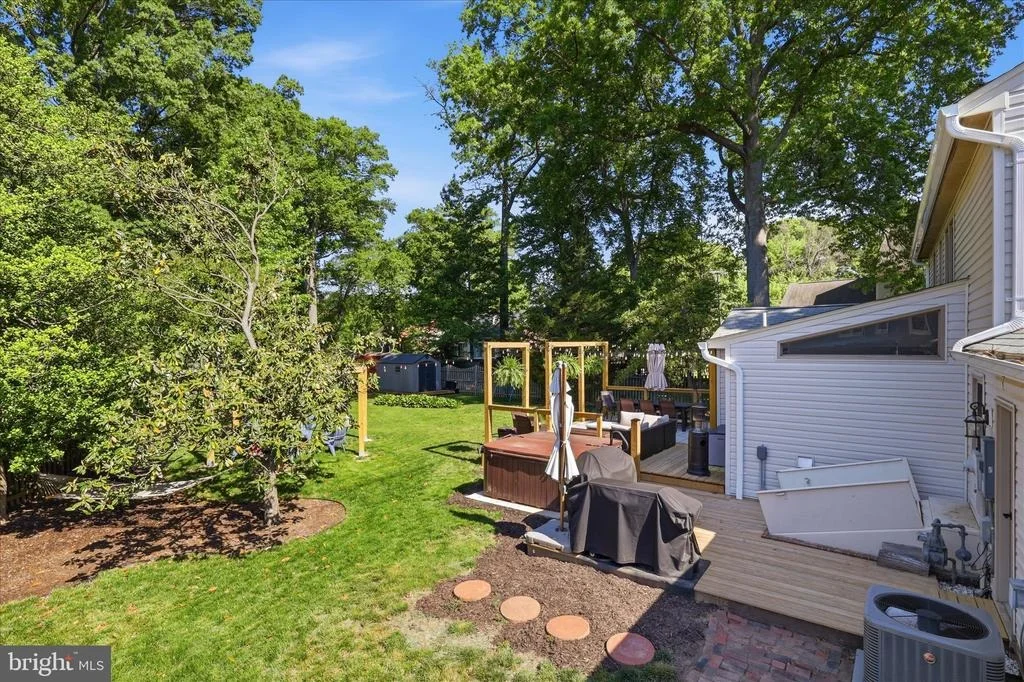 Photo of 8604 RIVERSIDE ROAD