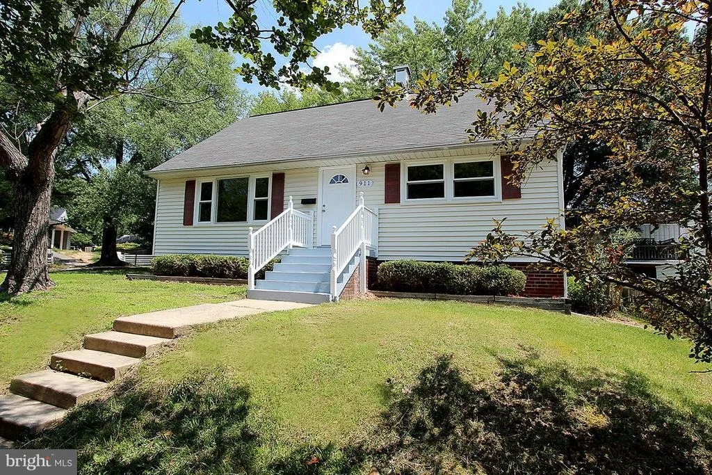 Photo of 911 WHITE WAY