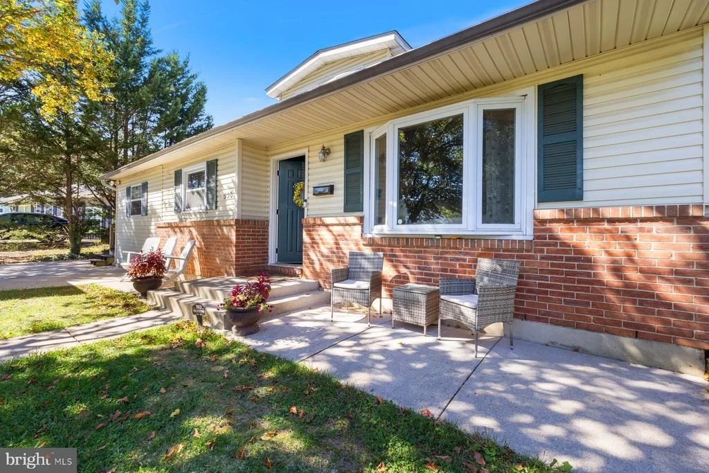 Photo of 530 RITA DRIVE