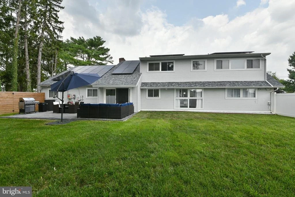 Photo of 8 WINDOVER LANE
