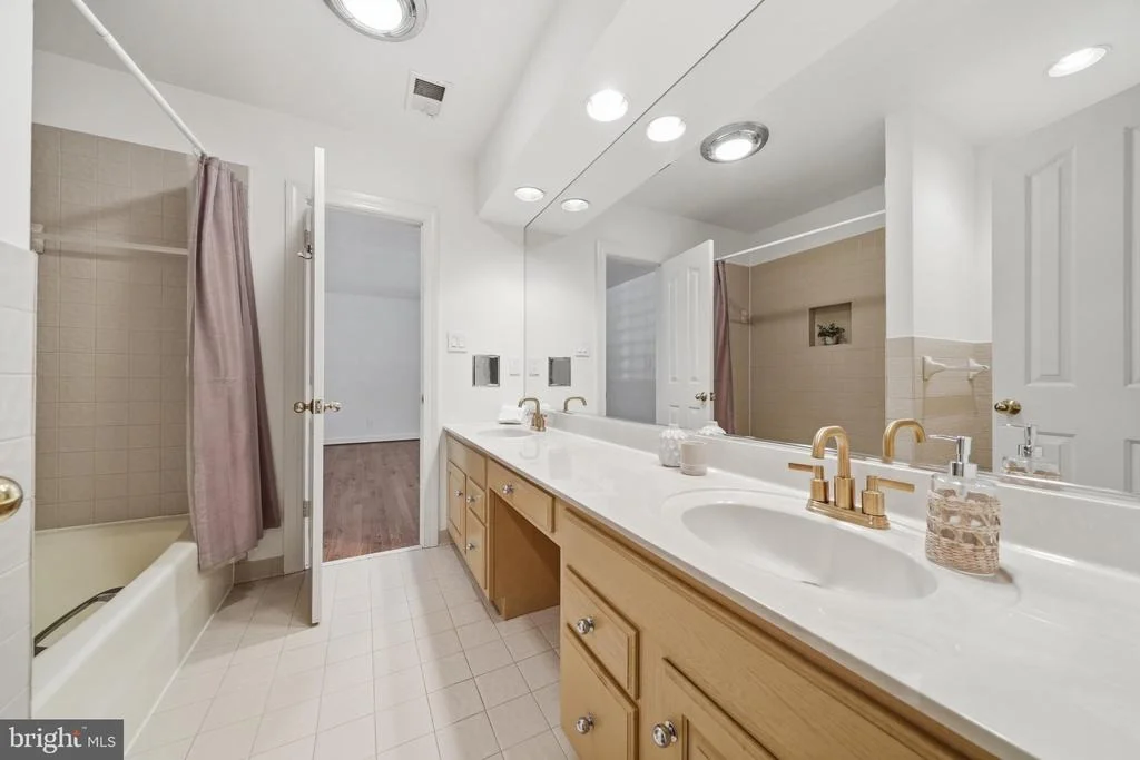 Photo of 9801 BENTCROSS DRIVE