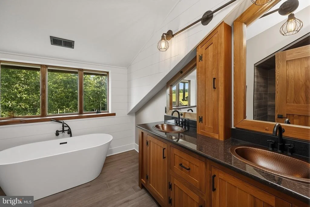 Photo of 415 NAZELROD ROAD