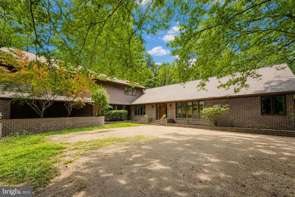Photo of 8425 MAUSEN LANE