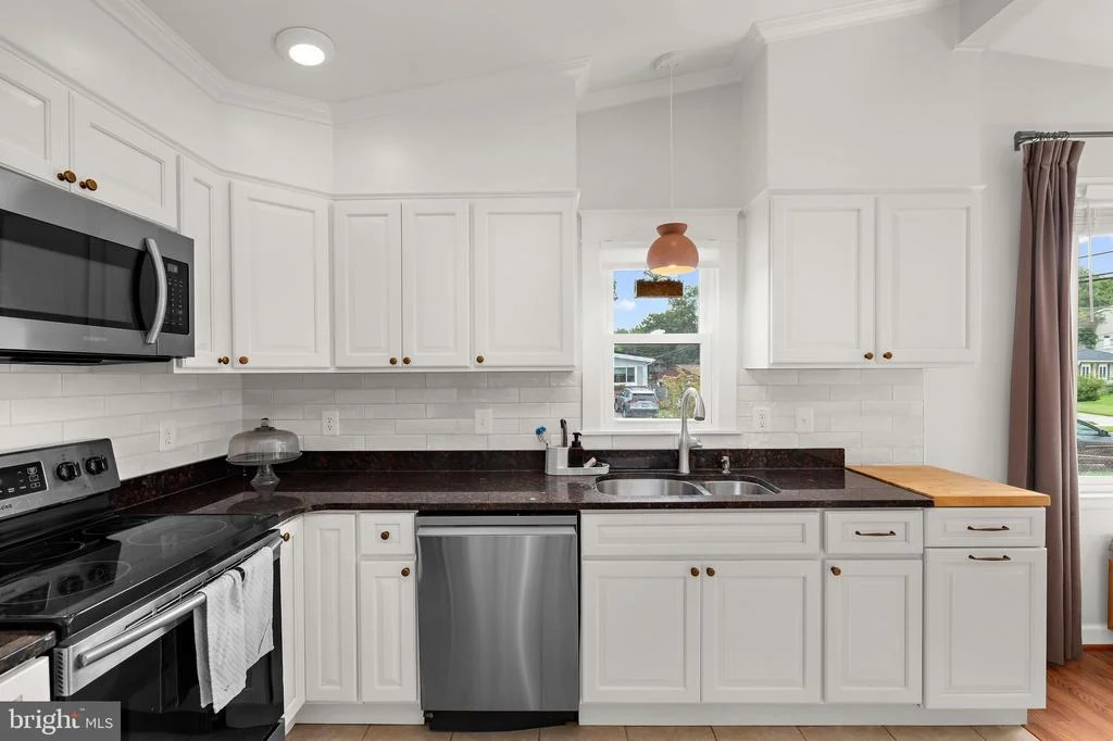 Photo of 1300 GILBERT PLACE