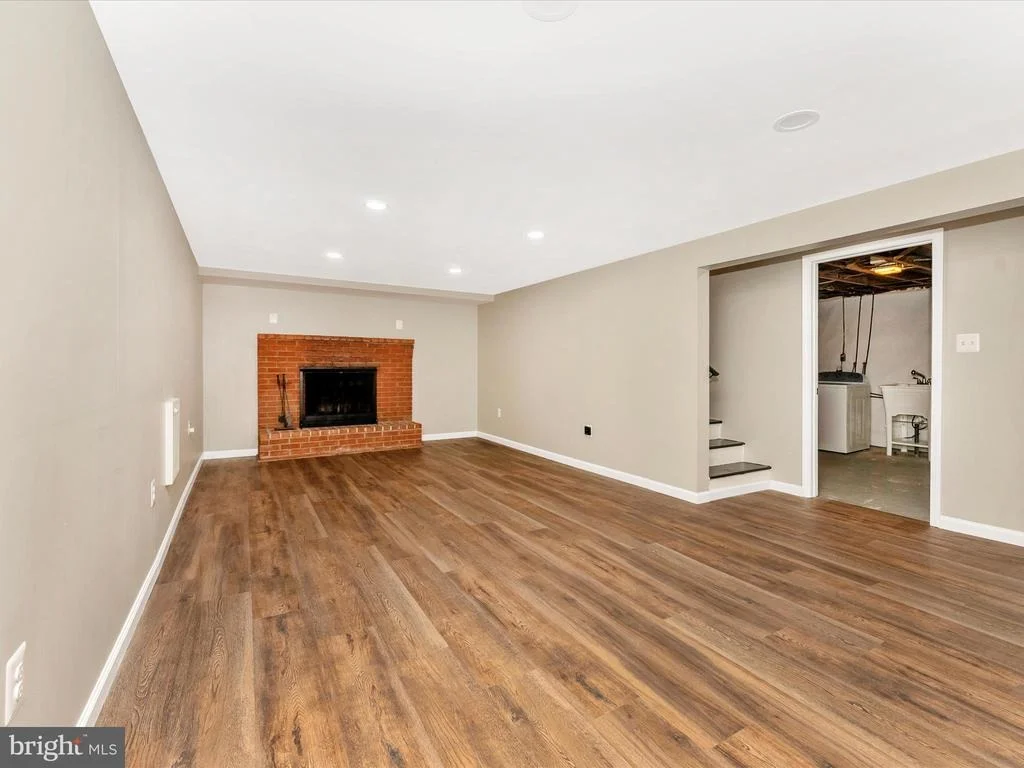 Photo of 2833 RODERICK ROAD