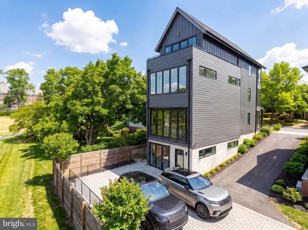 Photo of 1522 FOXHALL ROAD NW