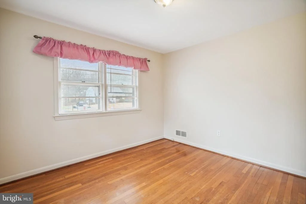 Photo of 5906 PARKWAY DRIVE