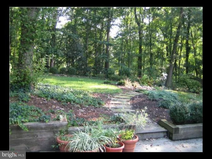 Photo of 1130 CAMERON ROAD