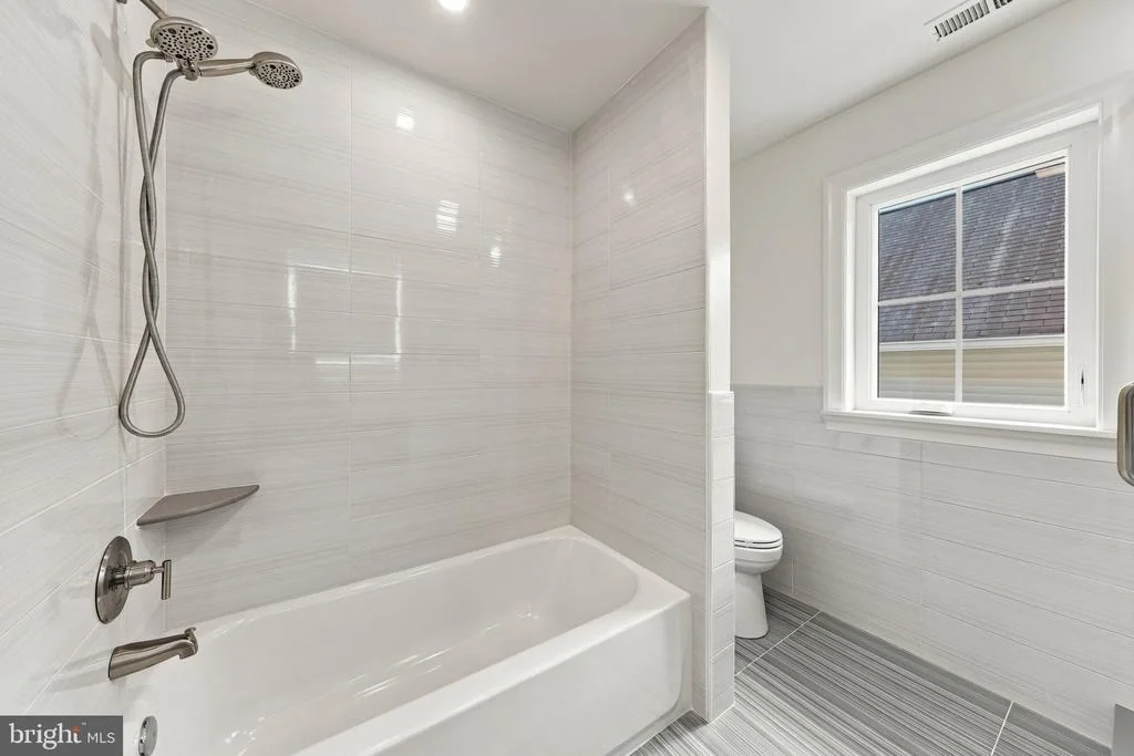 Photo of 230 E SUMMIT AVENUE